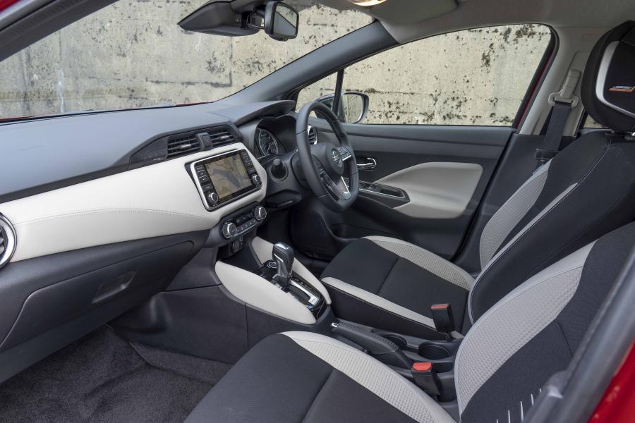 Интерьер Nissan Micra (K14) 2019 года  (UK) (фото 4 из 13)